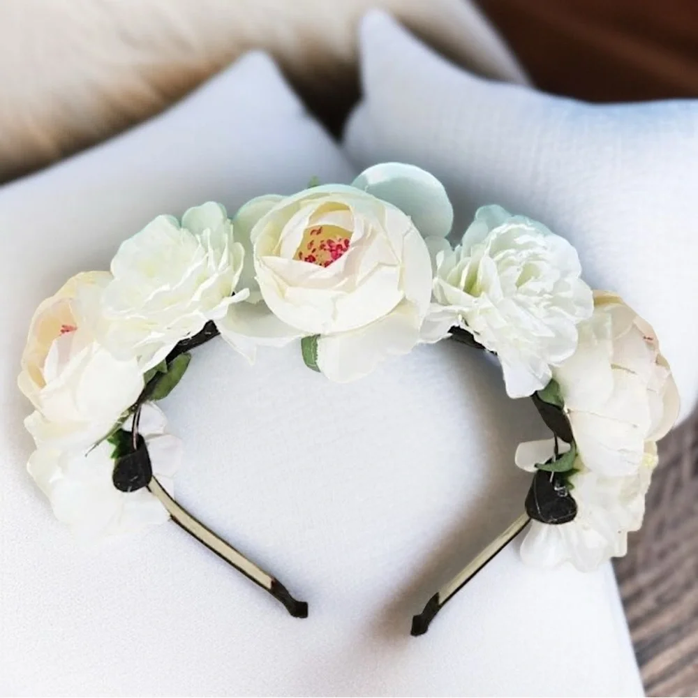 Blooming Beauty: White Flower Headband for the Perfect Boho Chic Look! NWOT